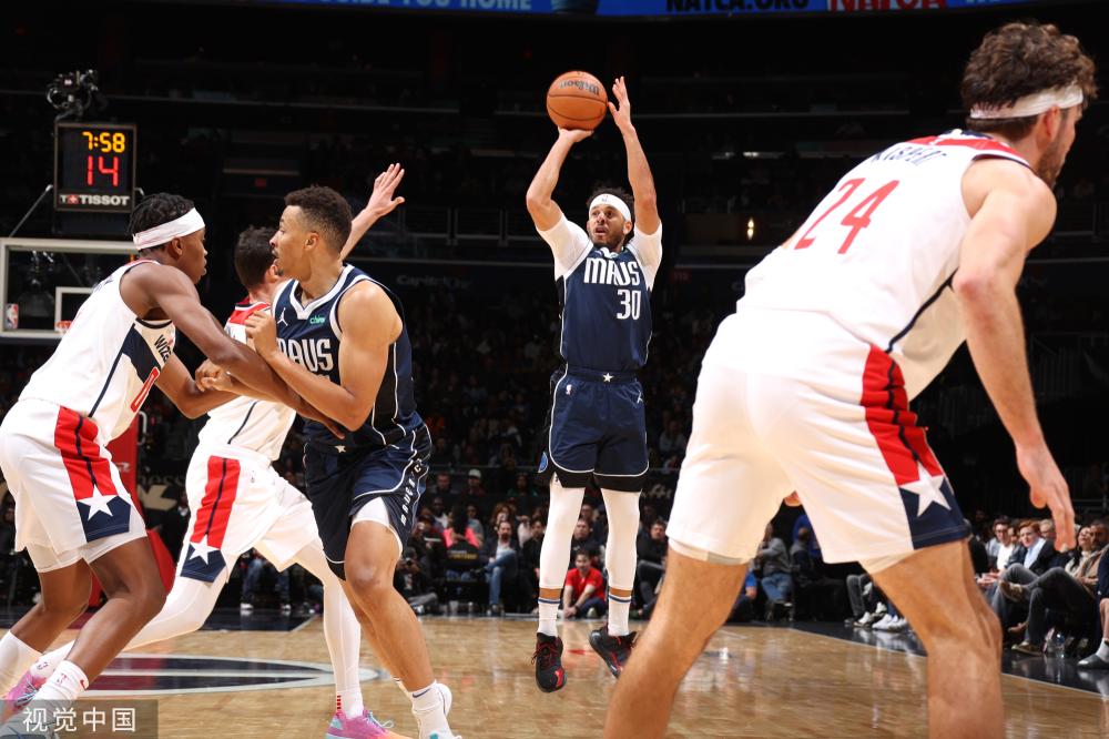 泳运动员提 泳运动员提