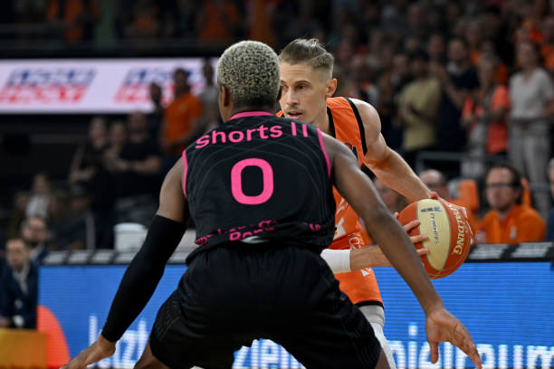 格外刺眼 格外刺眼